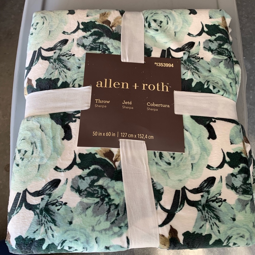 NWT Allen & Roth Super Soft Blanket